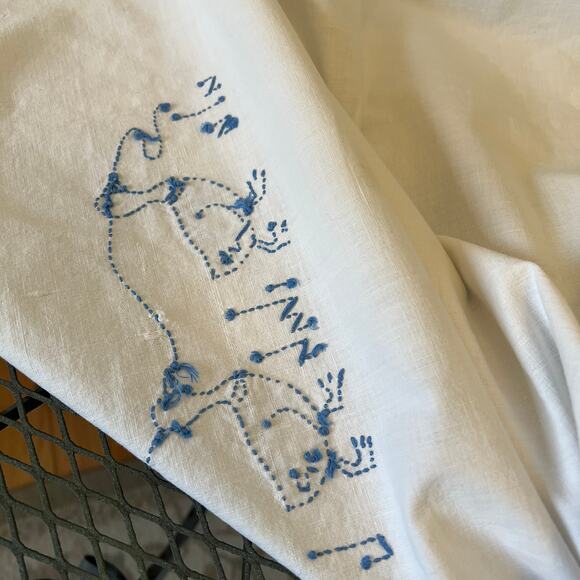 Vintage embroidered & applique cotton table cloth Mother duck ducklings birds - Picture 5 of 6